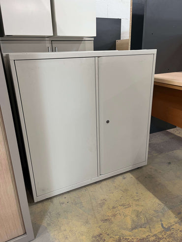 Armoire basse porte battante d'occasion Bureau / Atelier / Cave / Garage - SOS BUREAU