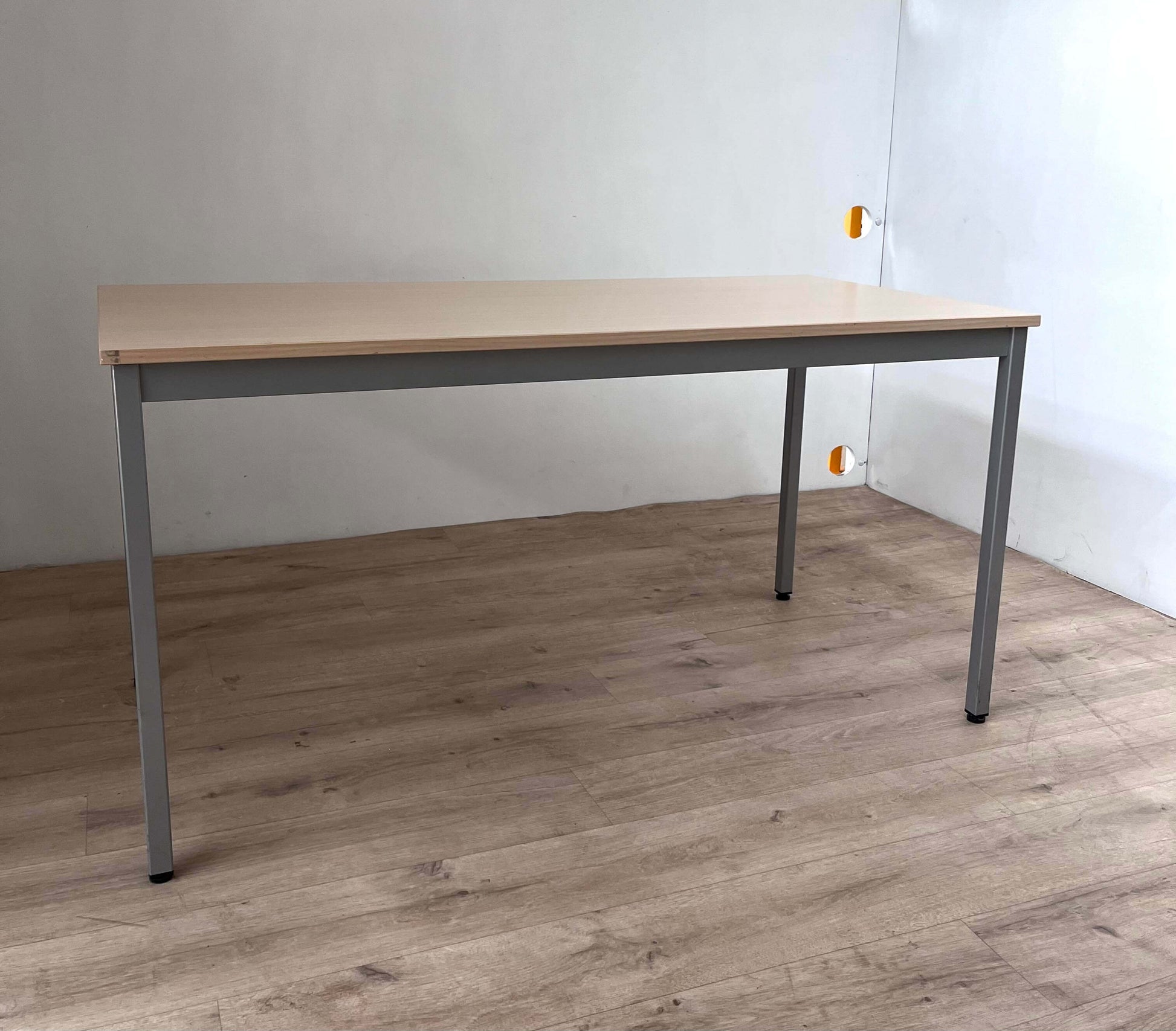Table / Bureau L140 Piétement gris aluminium - SOS BUREAU